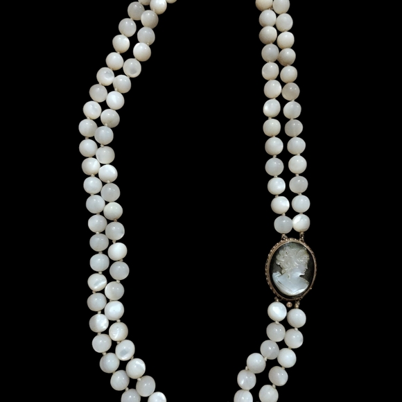 Cameo Pendant Necklace Vintage Mother of Pearl Polished Bead Double strand - Picture 13 of 14